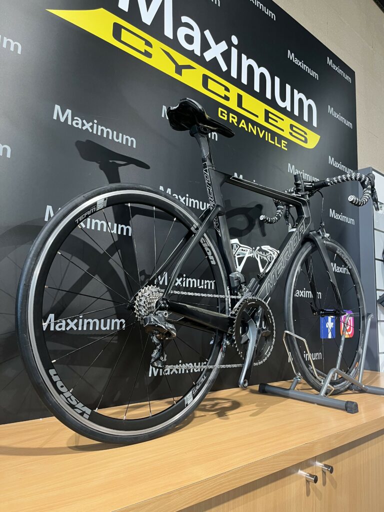 Vélo route Maximum Cycles Merida