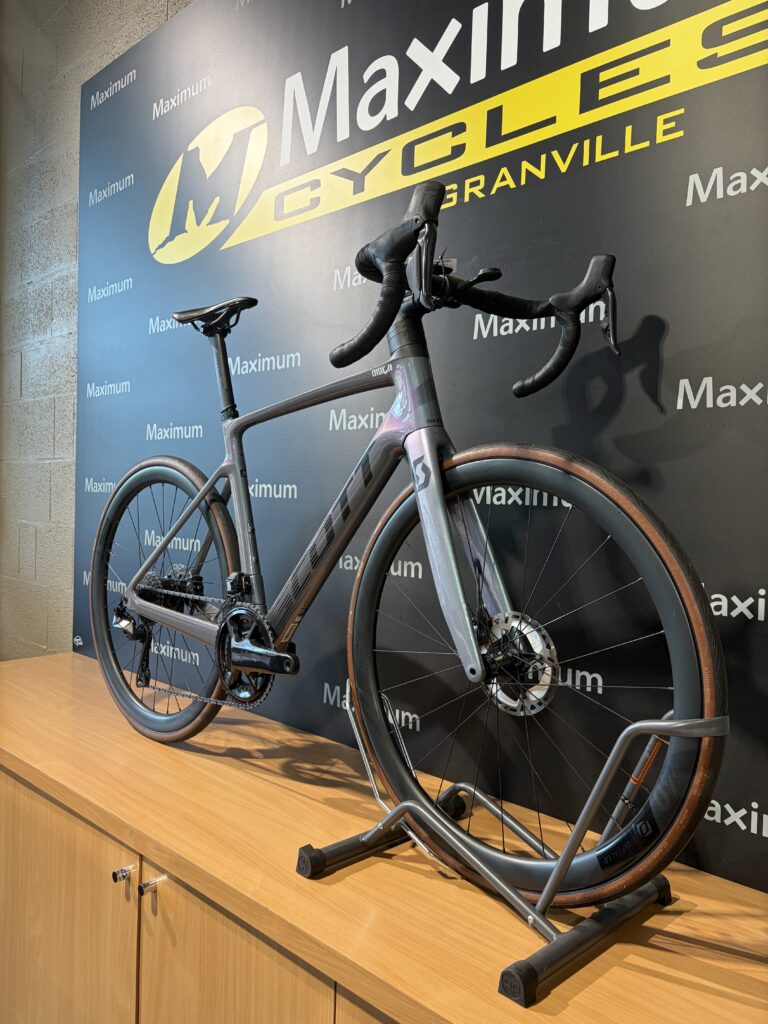 Vélo route électrique Maximum Cycles Scott