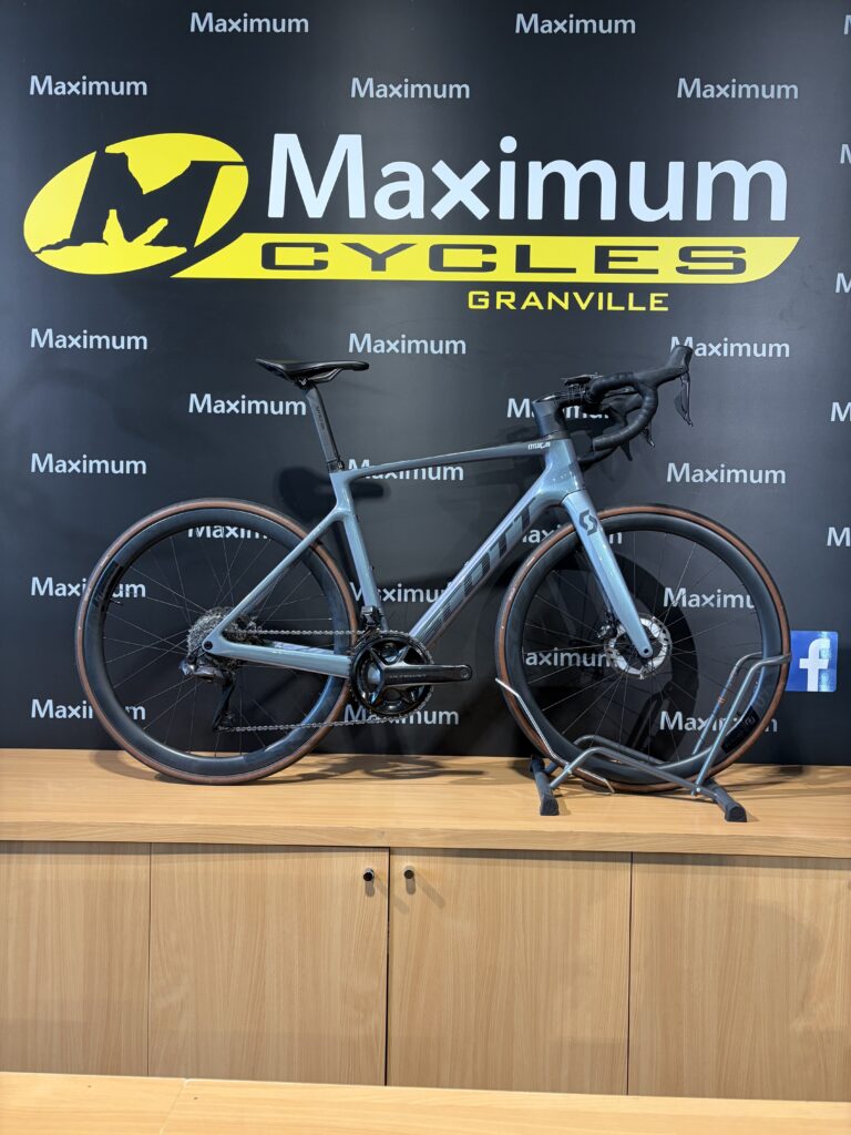 Vélo route électrique Maximum Cycles Scott