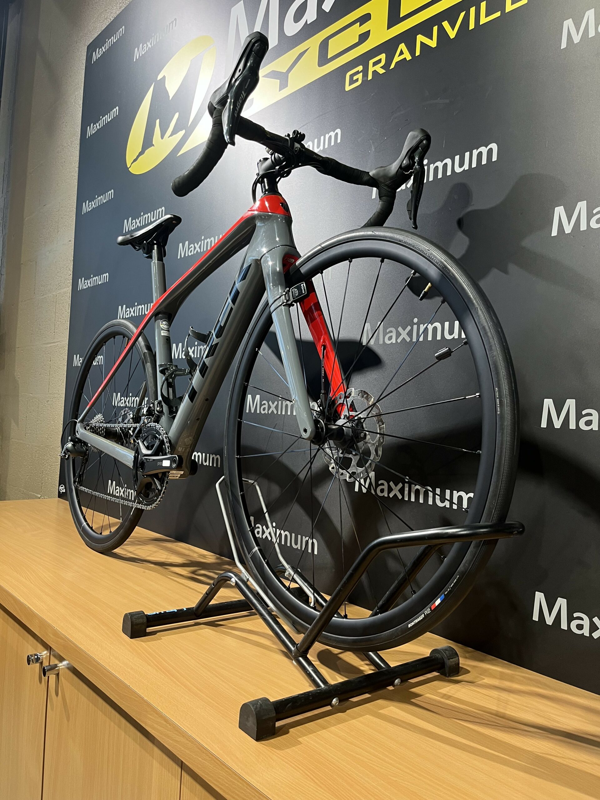 Vélo route Maximum Cycles Trek