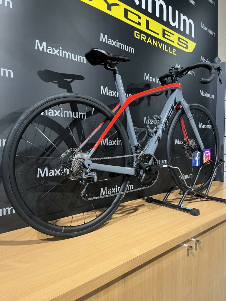 Vélo route Maximum Cycles Trek